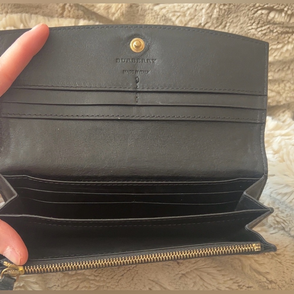 Burberry | Women’s Sleek Design Long Wallet Leather & Canvas Snap Closure - Picture 7 of 11